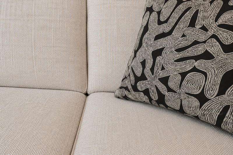 Collins Loveseat in Grande Glacier w/ Linocut Onyx